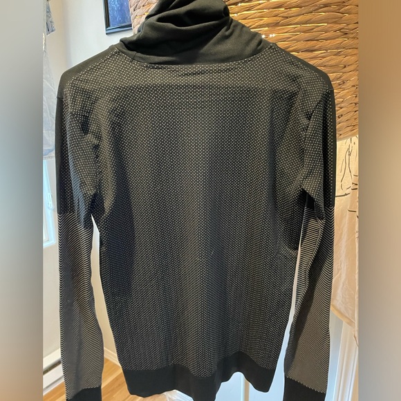 Mock neck Nike top - Picture 3 of 3